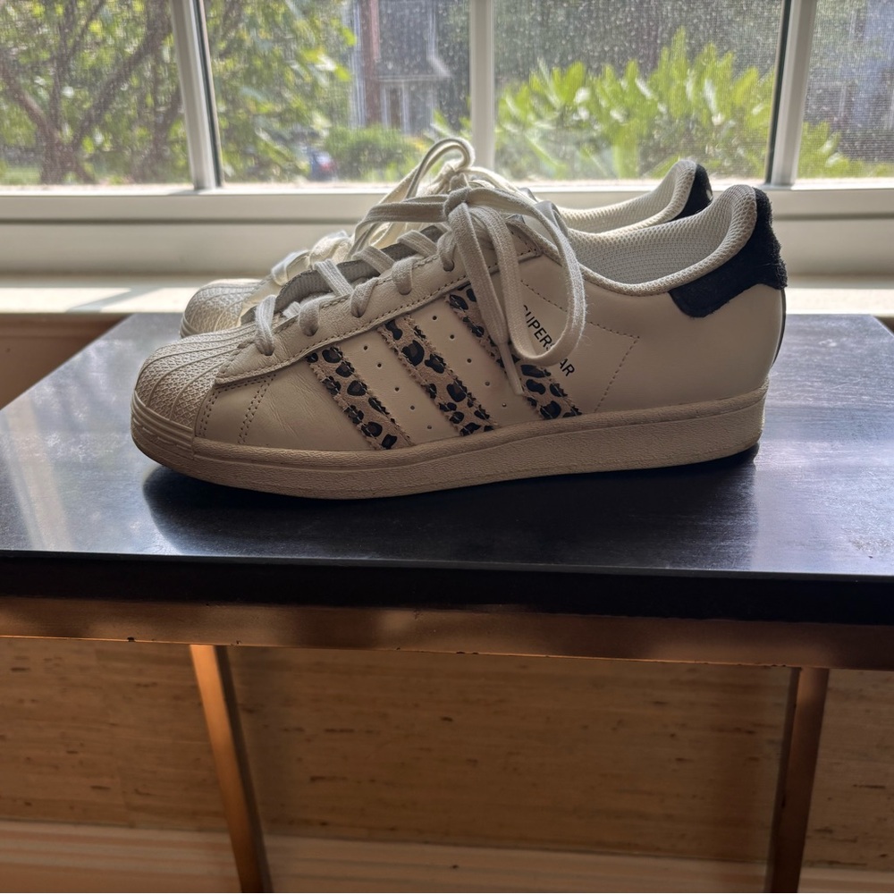 Women's Sneakers - White and Leopard Print - Picture 5 of 5